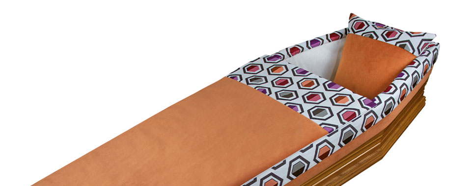 capiton pour cercueil funéraire en velours orangé et jacquard géométrique motif rétro